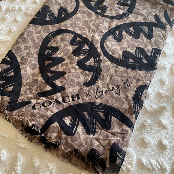 Authentic Coach Guang Yu scarf - Picture 2 of 4
